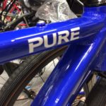 「青」がイメージカラーのブランドのグラベルバイクが入荷しました。