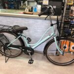 ファットなタイヤでかわいい自転車「ワラビー」が良い感じ。春っぽいブルーの車体をオーダー頂きました