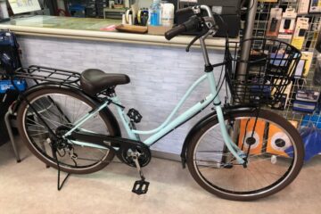 ファットなタイヤでかわいい自転車「ワラビー」が良い感じ。春っぽいブルーの車体をオーダー頂きました